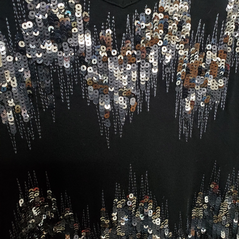Black 3/4 sleeve shirt with silver detail - Picture 3 of 4